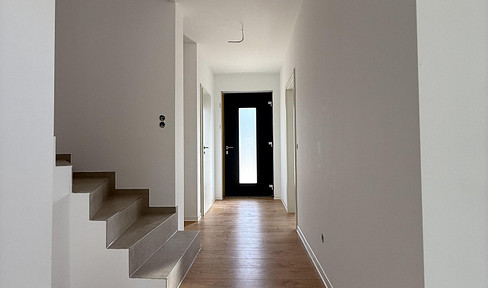 Stilvolle 4 Zimmer Neubau Maisonettewohnung mit Hausgefühl – 3 Schlafzimmer, Balkon