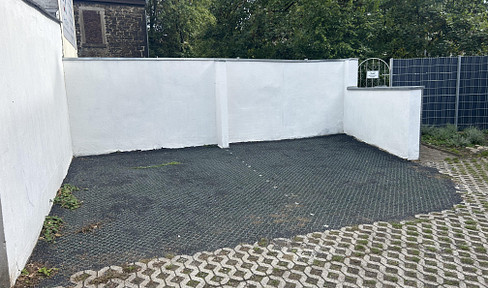 mehrere Parkplätze im Garagenhof zu vermieten