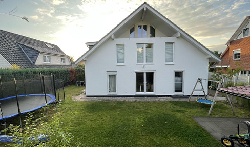 Modern semi-detached house with full basement