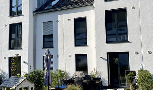 Attraktives, neuwertiges Reihenhaus in Sinzing – bezugsbereit ab Frühjahr 2026, provisionsfrei