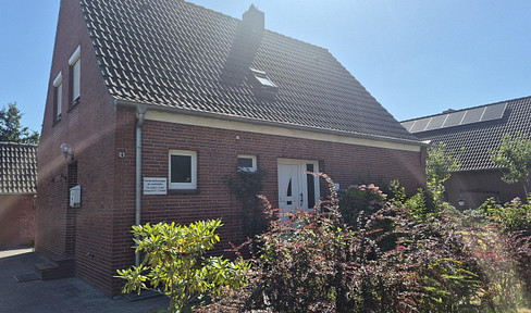 Schönes Einfamilienhaus/Ferienhaus mit 2 abgeschlossenen Wohnungen in Hagermarsch - verkauft