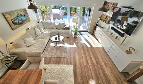 Light-flooded terrace apartment on the ground floor over two levels in Alstertal