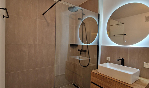 Private sale without estate agent! Freshly modernized bright 3-room apartment with south-facing balcony in a quiet location