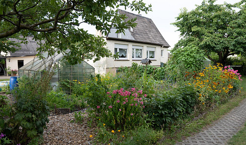 House with granny apartment with full basement in Wesendorf