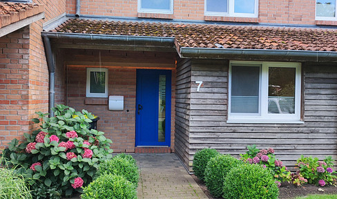 Charming mid-terrace house in a quiet residential area & sunny roof terrace