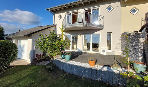 Moderne Doppelhaushälfte mit Panoramablick, Garten und Top-Energieeffizienz