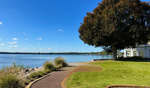 Exclusive ground floor apartment with 186 m², lake view, terrace and fireplace directly on Lake Müggelsee