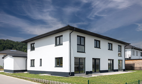 New-build semi-detached house with granny annexe & garden - ideal for families or home offices