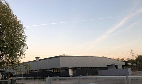 Well-kept warehouse with loading ramp for rent in Altenessen. Free of commission!