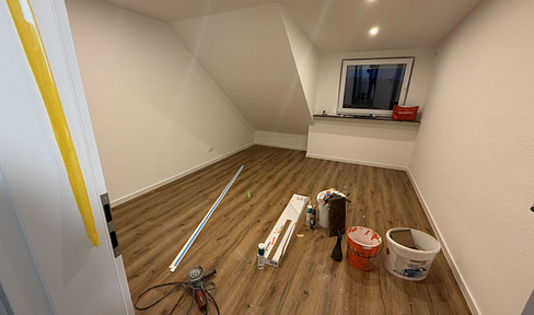 2-room attic apartment with excellent transport links!