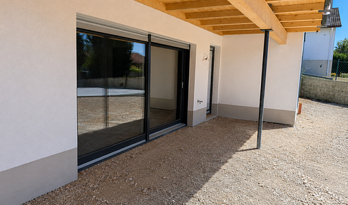 4-room apartment (128 m²) in Kösching with a garden and terrace (brand new after complete renovation).