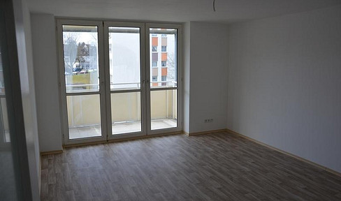 * available immediately * 3-room apartment - central but quiet location - renovated