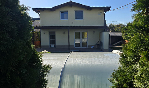 Detached house in a quiet location