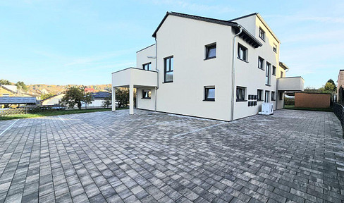 Modern KfW 40 efficiency house with 6 high-quality condominiums