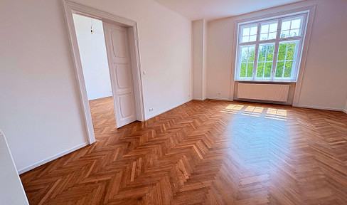 Generalsanierte 151m2, 5 Zimmer in Villenetage mit Gartenanteil und Parkplatz