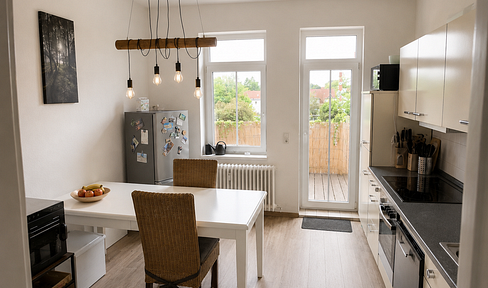 Exclusive: Well-maintained 3-room apartment with a balcony, unobstructed views, and a beautiful garden.