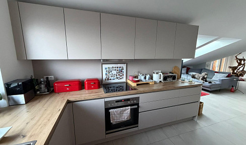Top-floor apartment in a premium location with panoramic views