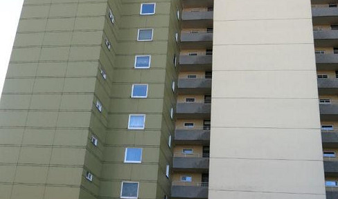 Well-maintained property - Central location + Balcony + Underground parking space.