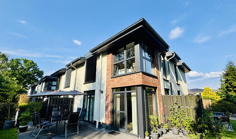 Leben in Hamburgs Walddörfern – Ruhe, Gemeinschaft und Natur. Moderne DHH (BJ 2021, KfW 55)