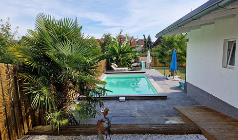 Haus mit Pool und Garten