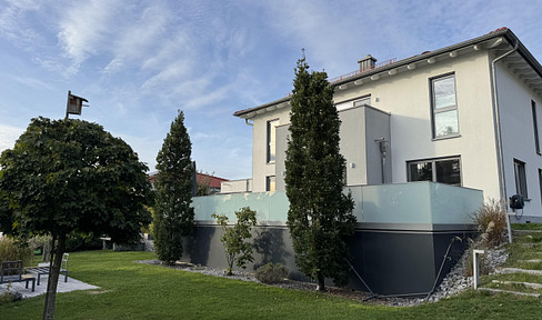 Architekten Stadtvilla in Neuendettelsau - freistehendes Einfamilienhaus mit Doppelgarage