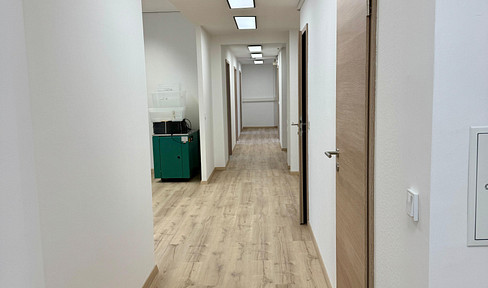 Office/Practice/Seminar rooms for rent in Nuremberg – renovated, 220 m², near the main train station – no commission (owner).