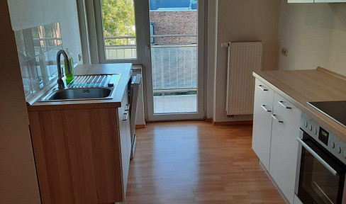 Sonnige vollsanierte 2-Zimmer Wohnung mit moderner EBK und freiem Blick ins Vogtland