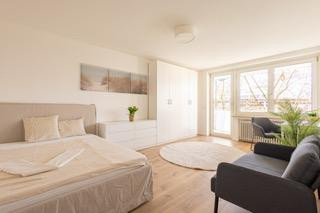 Brand new after renovation: Stylish 3-room apartment, perfect for a new shared living arrangement, in a prime location in Munich.
