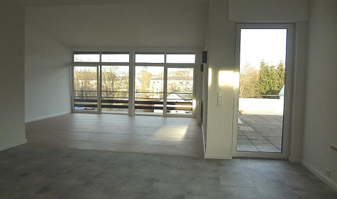 Bright, friendly 3.5 room apartment approx. 98 m² in top location, close to the center for rent