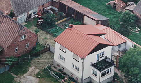 Spacious property, suitable as a detached or semi-detached house - commission-free