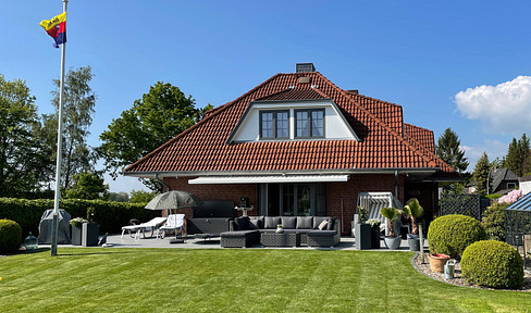 Doppelhaushälfte im Versatz Walmdachhaus mit Weitblick