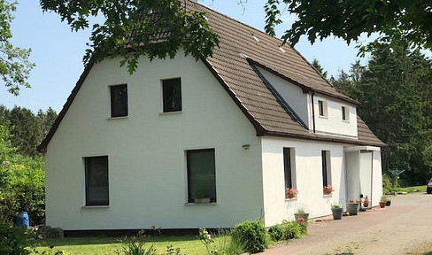 Modernized residential building (4 residential units) with 3 garages and large plot in Geestland/Langen