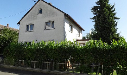 Detached single-family home with granny apartment on an attractive plot of almost 1000 sqm
