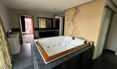 FREE OF COMMISSION. Luxurious 4-room penthouse with 264 m² in the center of Gerlingen