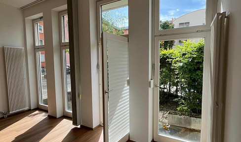 Kleines lichtdurchflutetes Einzelbüro