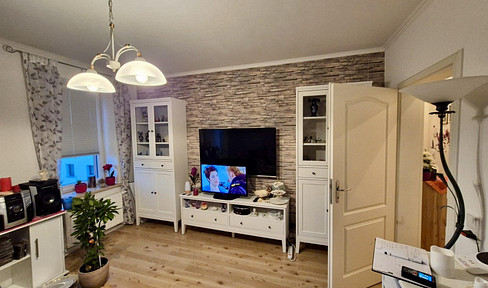 Zwei-Zimmer-Wohnung mit EBK in saniertem Altbau in Leipzig-Knautkleeberg