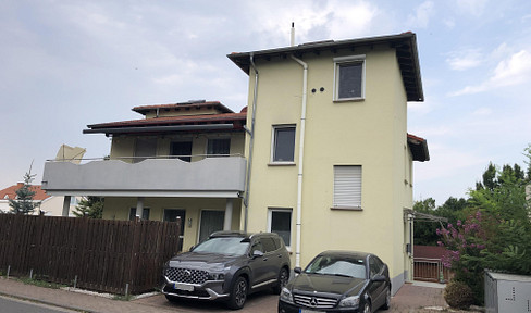 Zweifamilienhaus mit zwei großzügigen Wohneinheiten, Gartenanteilen und hochwertiger Ausstattung