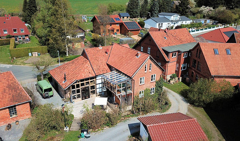 Biowohnhaus mit Bauplatz und Teich