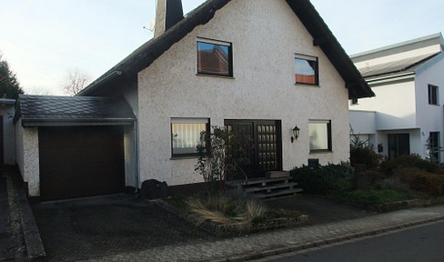 Detached EFH with potential to become a multi-generation home!