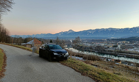 Baugrund mit Bergpanorama über Villach