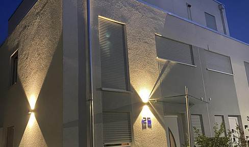 Semi-detached house with luxurious interior, fully furnished, ready to move into.