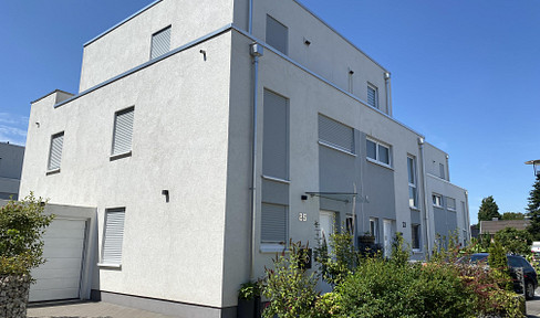 Semi-detached house with luxurious interior, fully furnished, ready to move into.