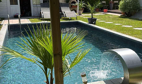 Mehrfamilienhaus mit Pool