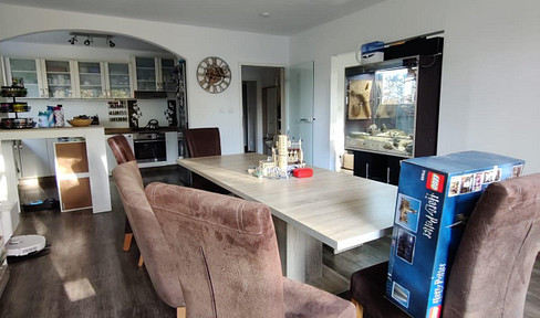 Großzügige 5-Zimmer-Wohnung mit zwei Balkonen, Garage und Top-Anbindung