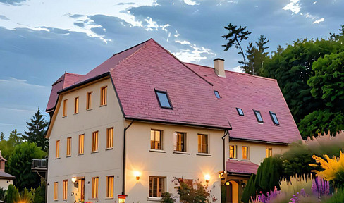 Detached or semi-detached house - a historic half-timbered house with plenty of space and a large garden.