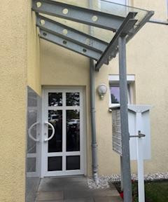 Schöne, zentrale 2-Zimmer-Single-Wohnung mit Küche und Bad in Nilkheim