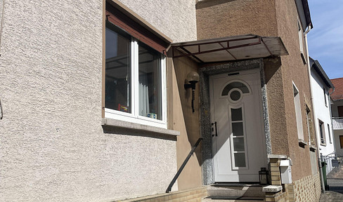 Geräumiges, 7-Zimmer-Ein bis Zweifamilienhaus mit separater Einligerwohnung