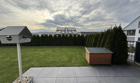Neuwertige 3 Zimmer Erdgeschoss-Wohnung mit Garten