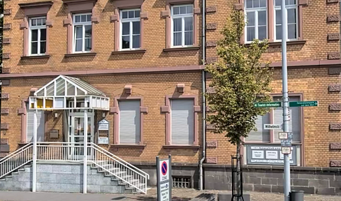 Office/practice complex with versatile use potential