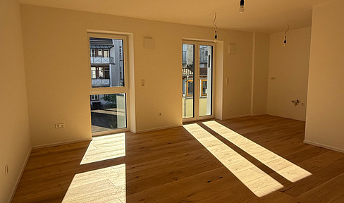 Zentrale Lage in Aschaffenburg: 3-Zimmer-Wohnung mit Balkon, Aufzug & Erstbezug nach Kernsanierung